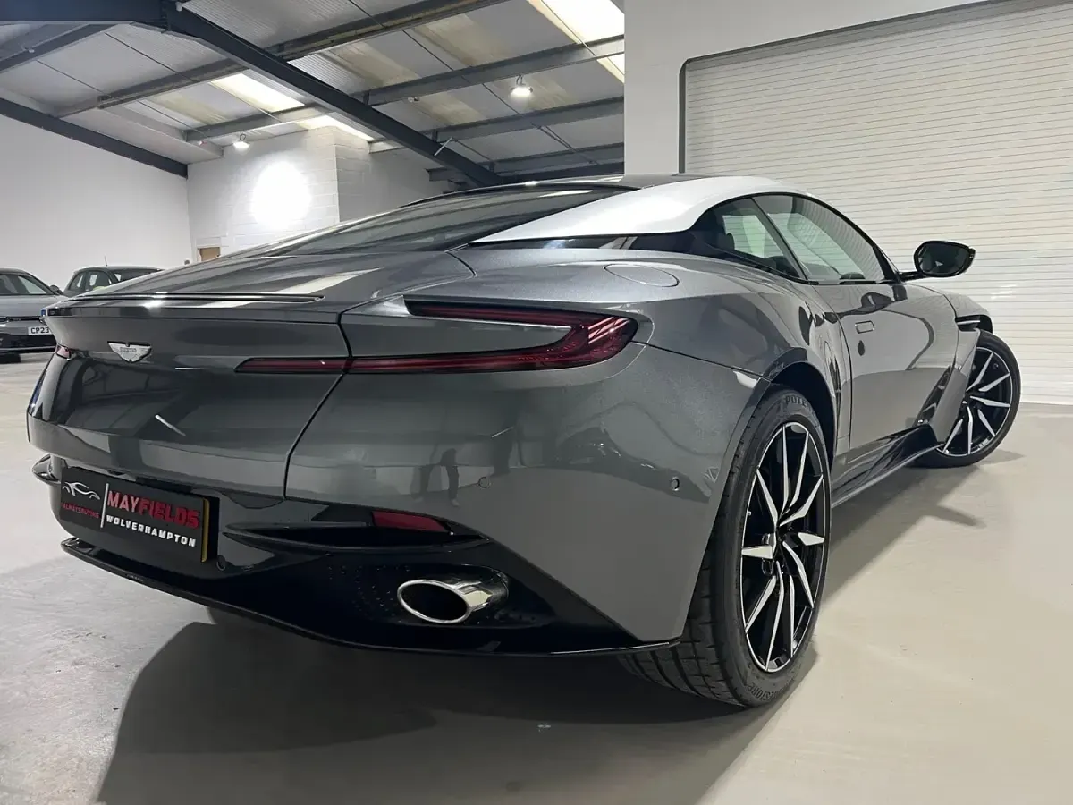 Used Aston Martin DB11 608 HP (447 kW) 2017 Silver Coupe