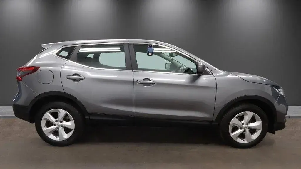 Used Nissan Qashqai Acenta Premium 115 HP (84 kW) 2019 Grey SUV