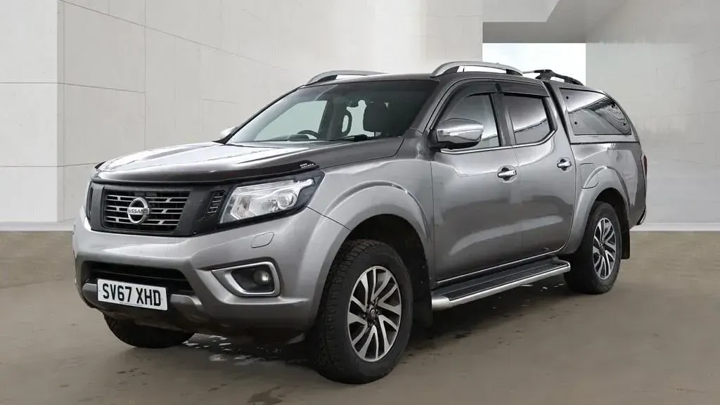 Used Nissan Navara Tekna 190 HP (139 kW) 2017 Grey Pickup
