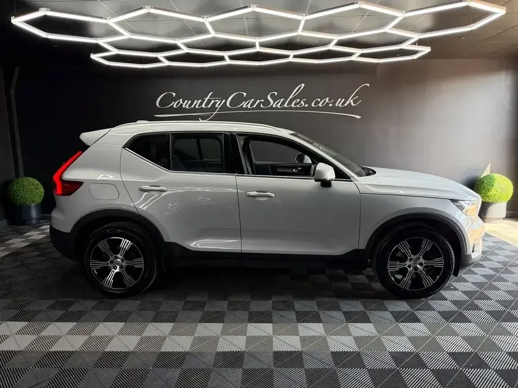 Used Volvo XC40 Inscription 197 HP (144 kW) 2021 Silver SUV