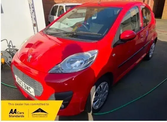Used Peugeot 107 Active 68 HP (50 kW) 2013 Red Hatchback