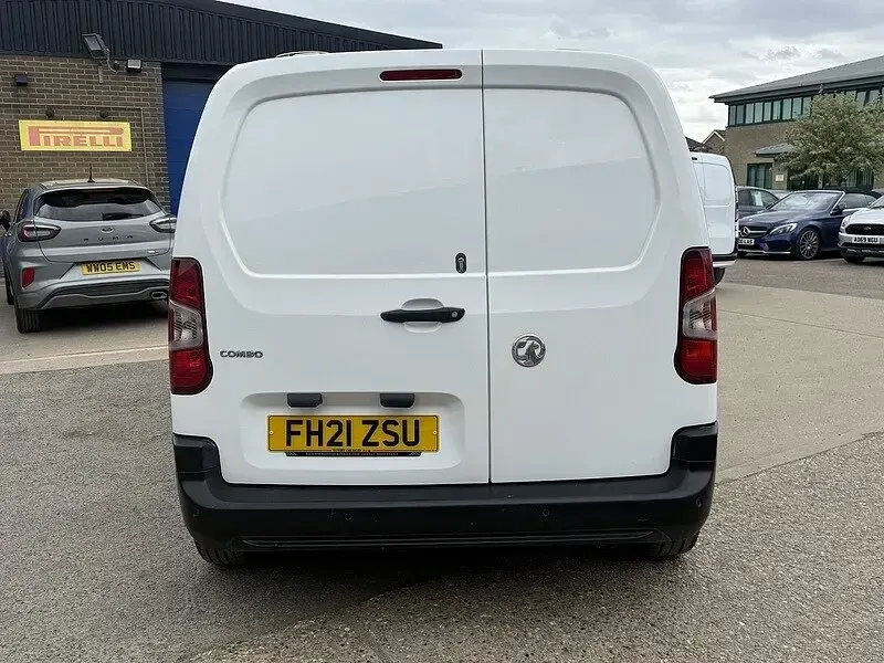 Used Vauxhall Combo Edition 100 HP (73 kW) 2021 White MPV