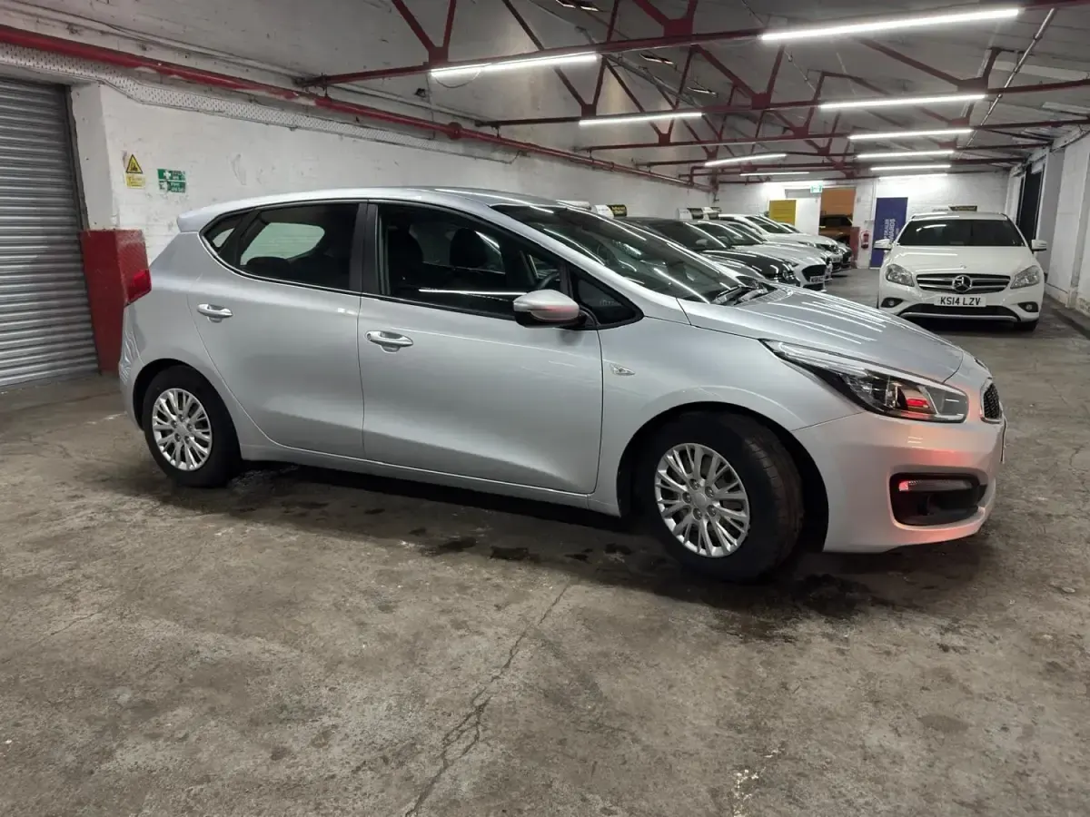 Używany Kia Ceed 2016 Srebrny Hatchback