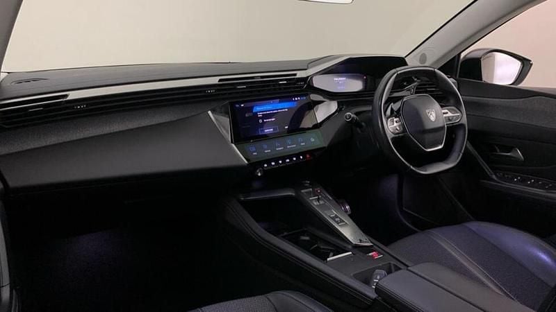 Used Peugeot 308 Allure Premium 129 HP (94 kW) 2022 White Hatchback