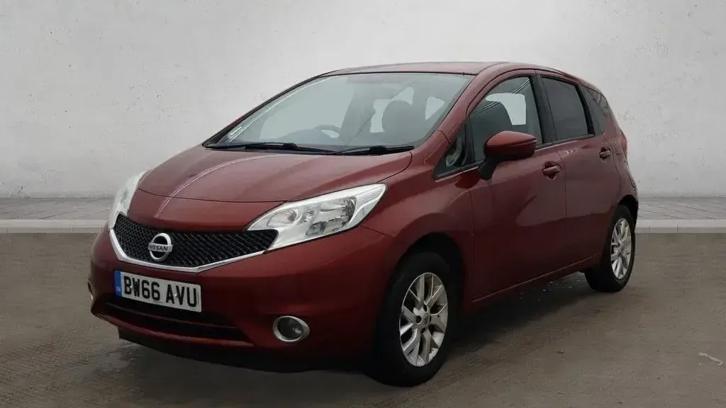 Begagnad Nissan Note Acenta 80 HK (58 kW) 2016 Röd Halvkombi