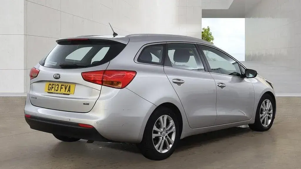 Used Kia Ceed Sportswagon 126 HP (92 kW) 2013 Silver Estate