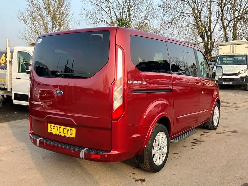 Used Ford Tourneo Custom Titanium 130 HP (95 kW) 2021 Red Van