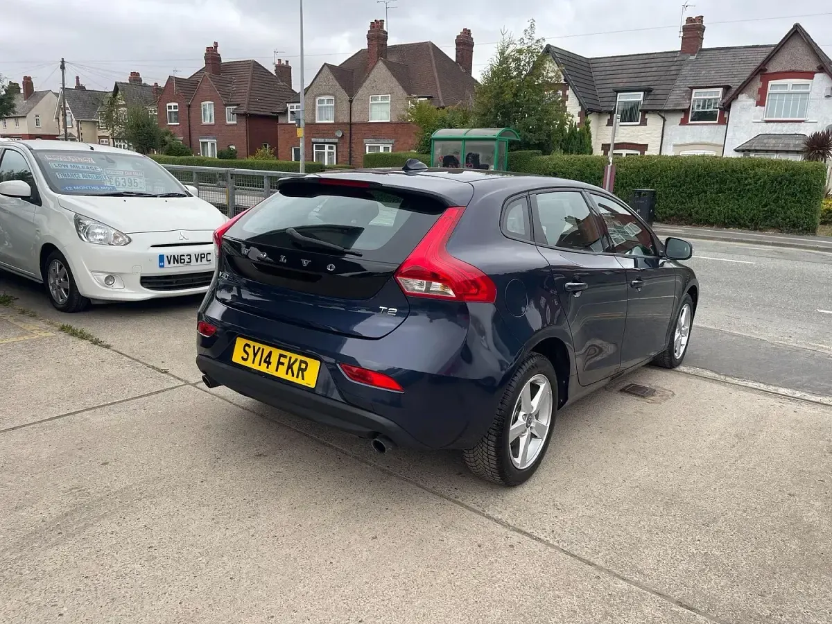 Used Volvo V40 2014 Blue Hatchback