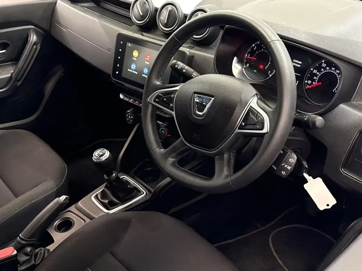 Usado Dacia Duster Comfort 99 HP (72 kW) 2022 Branco SUV