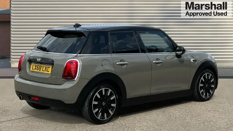 Używany Mini Cooper 136 KM (100 kW) 2018 Szary Hatchback