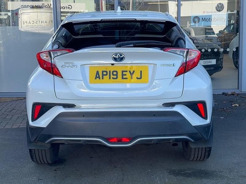 Second-hand Toyota C-HR Design 122 CP (89 kW) 2019 Alb SUV