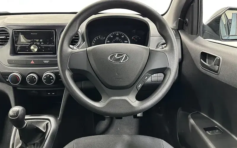 Used Hyundai i10 67 HP (49 kW) 2019 Blue Hatchback