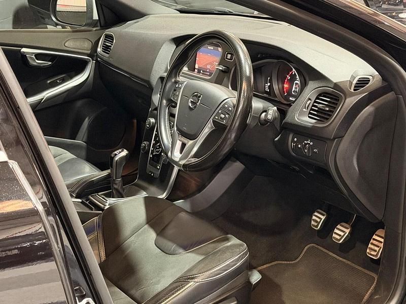 Used Volvo V40 R-Design 122 HP (89 kW) 2017 Black Hatchback