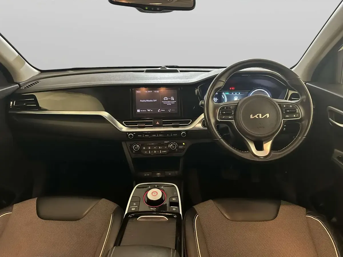 Used Kia Niro 150 kW (204 HP) 2022 White SUV