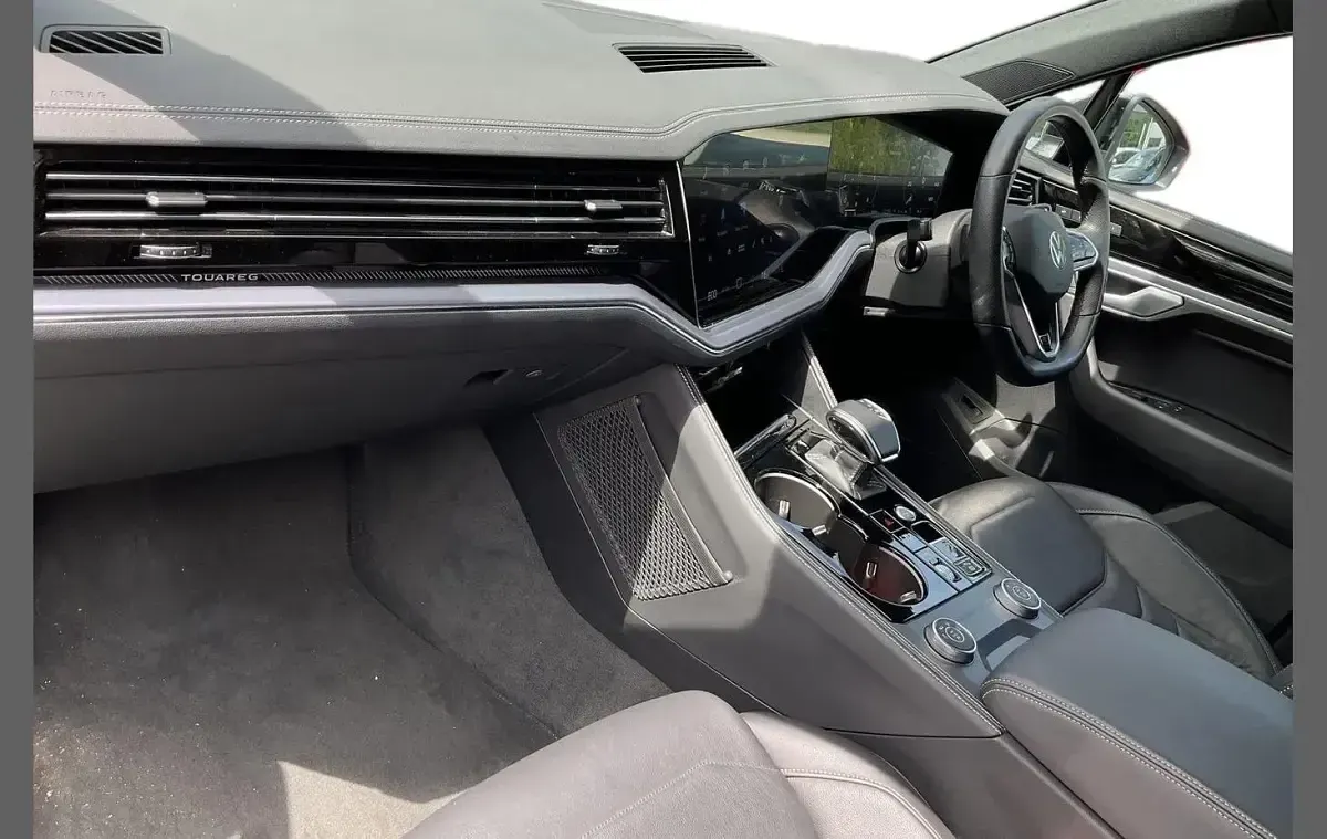 Used VW Touareg Black Edition 286 HP (210 kW) 2024 Pure white SUV