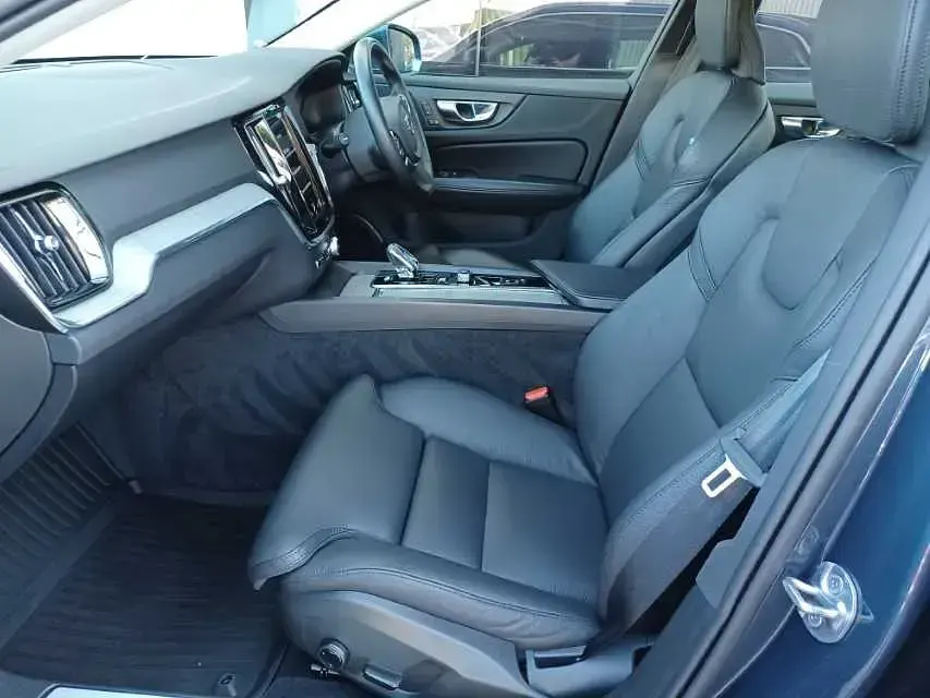 Used Volvo V60 Inscription 197 HP (144 kW) 2022 Blue Estate