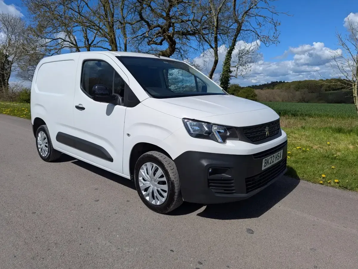 Second-hand Peugeot Partner 2022 Alb Monovolum