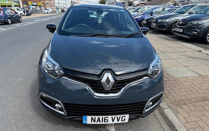 Used Renault Captur Dynamique 90 HP (66 kW) 2016 Beige SUV