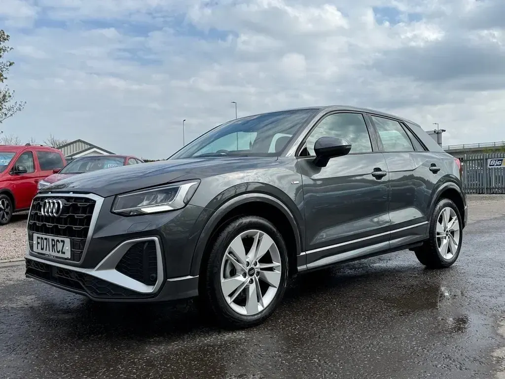 Begagnad Audi Q2 S-Line 150 HK (110 kW) 2022 Grå SUV