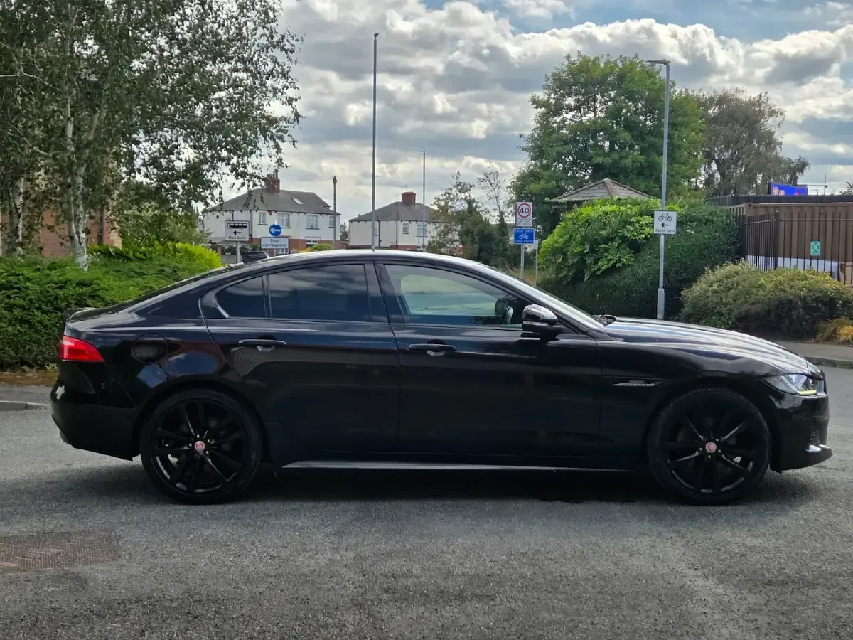 Used Jaguar XE 180 HP (132 kW) 2019 Black Sedan