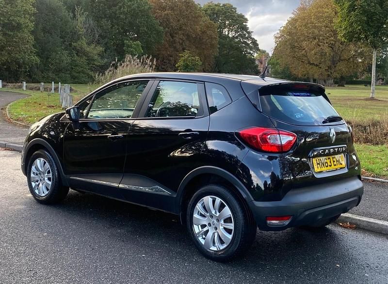 Used Renault Captur Expression+ 90 HP (66 kW) 2013 Black SUV