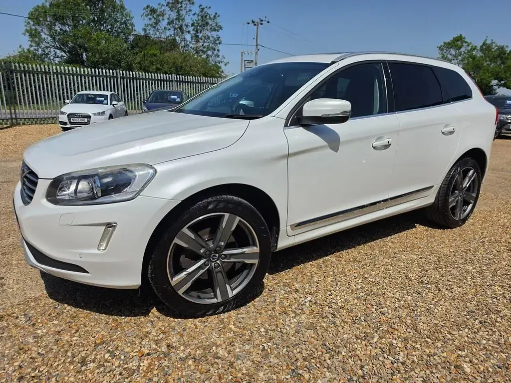 Used Volvo XC60 SE Lux 220 HP (161 kW) 2017 White SUV