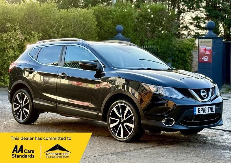Black Used 2016 Nissan Qashqai Tekna SUV | £6,990 (Good price) - Image 1/2