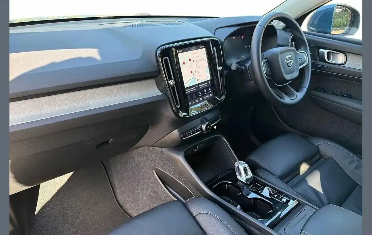 Used Volvo XC40 Ultra 197 HP (144 kW) 2025 Fjord blue SUV