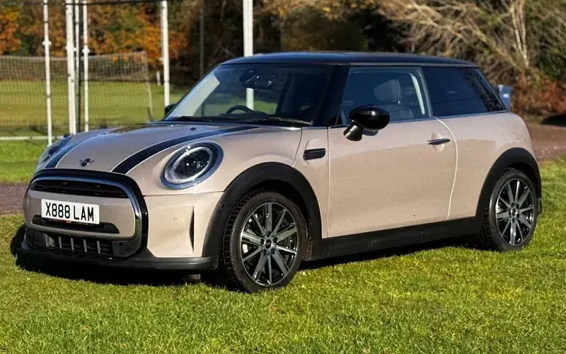 Używany Mini Cooper Classic 136 KM (100 kW) 2022 Szary Hatchback