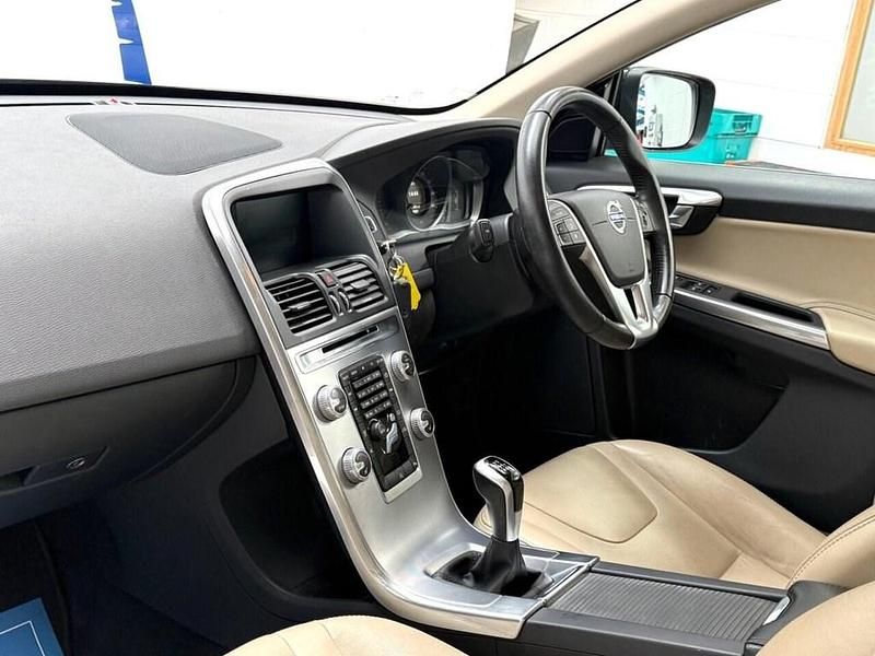 Used Volvo XC60 SE 190 HP (139 kW) 2017 Black SUV