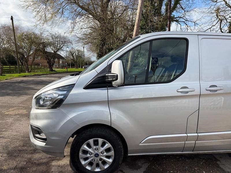 Used Ford Transit Custom Limited 130 HP (95 kW) 2018 Silver Van