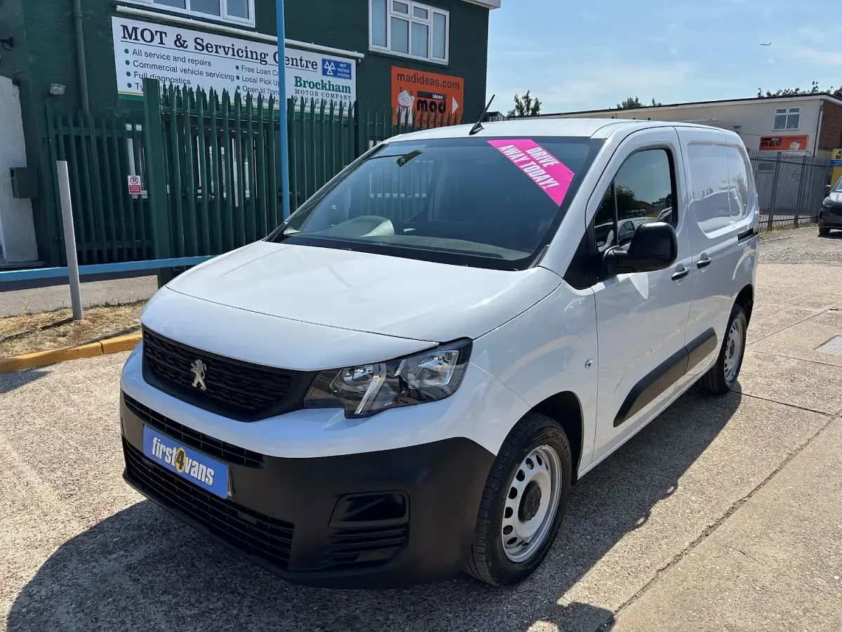Used Peugeot Partner Premium 100 HP (73 kW) 2023 White MPV