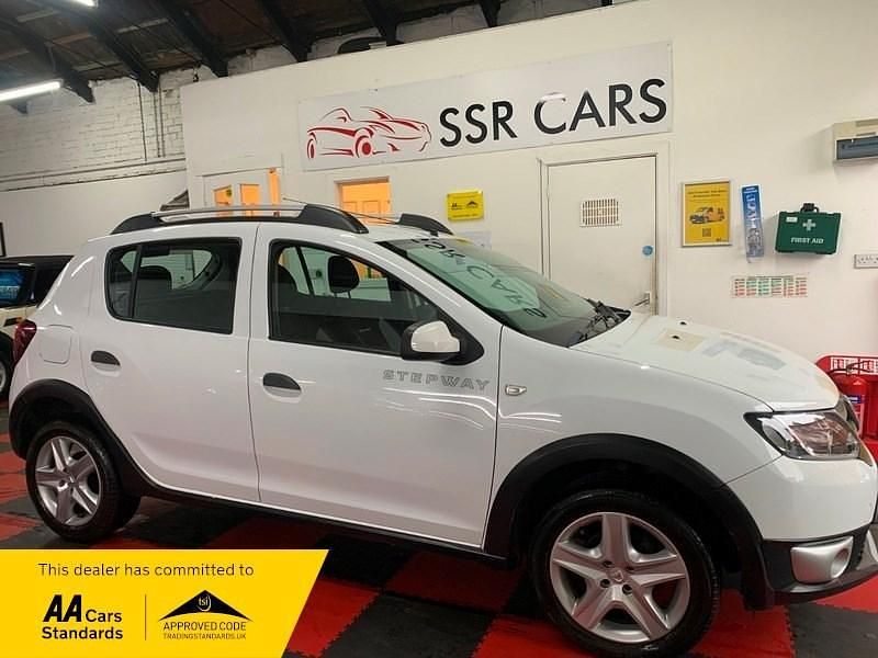 White Used 2015 Dacia Sandero Ambiance Hatchback | £3,490 (Fair price) - Image 1/4