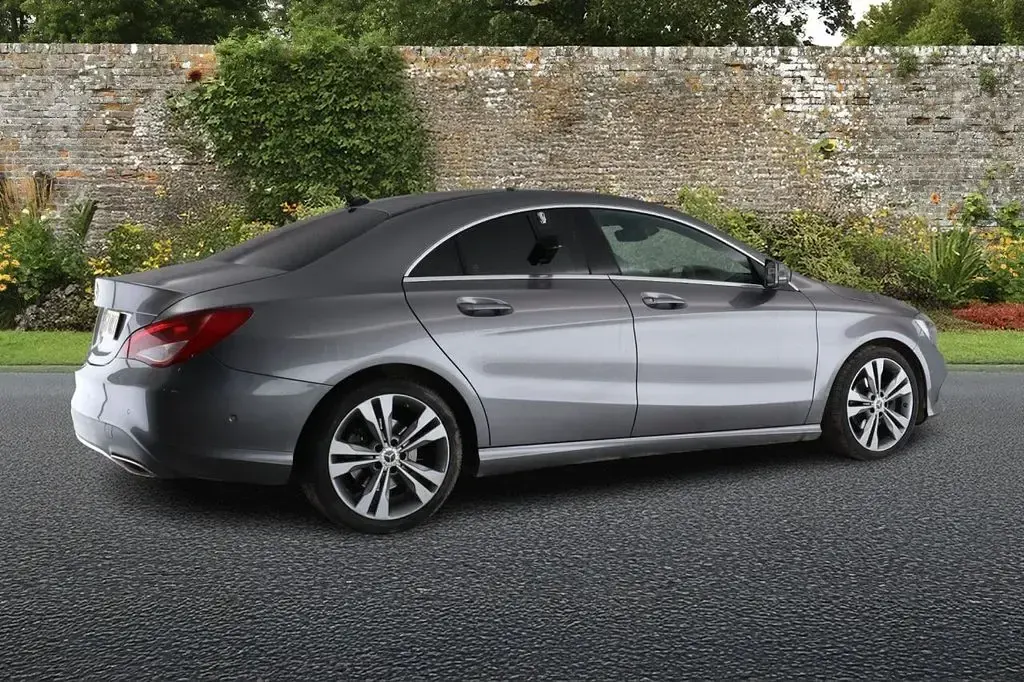 Begagnad Mercedes CLA200 136 HK (100 kW) 2018 Grå Sedan