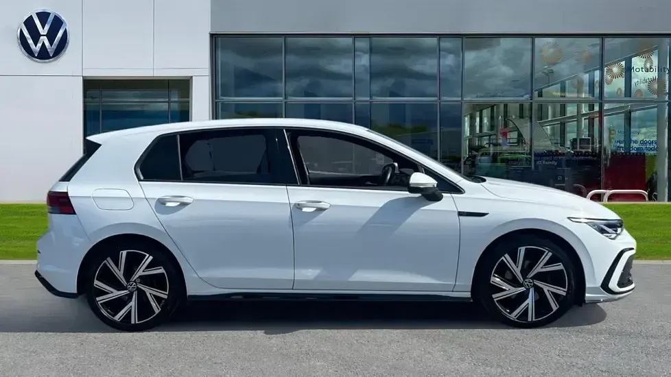 Used VW Golf VIII R-line 150 HP (110 kW) 2023 Pure white