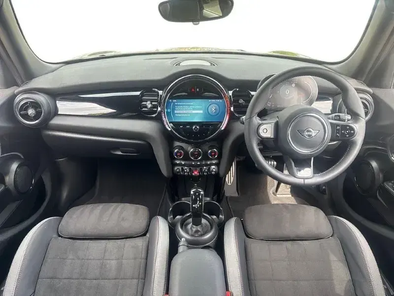 Usado Mini Cooper Hatch 134 CV (98 kW) 2023 Negro Utilitario