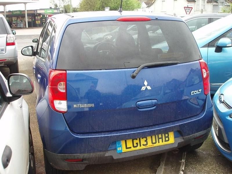 Begagnad Mitsubishi Colt 94 HK (69 kW) 2013 Blå Halvkombi