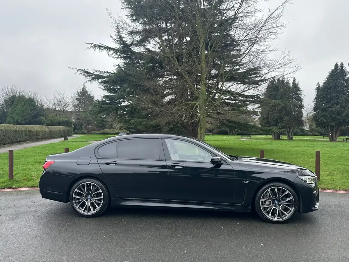 Usado BMW 745e M Sport 2022 Negro Berlina