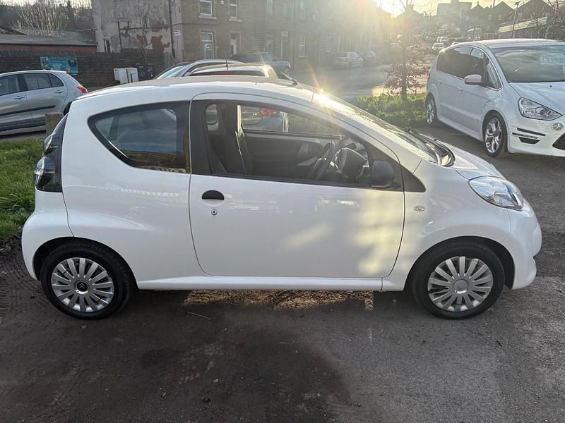 Used Citroën C1 68 HP (50 kW) 2012 White Hatchback