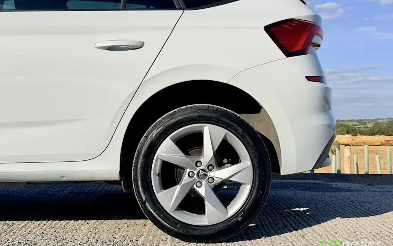 Used Skoda Kamiq SE Drive 95 HP (69 kW) 2021 White SUV