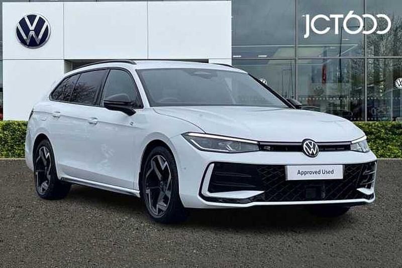 Used VW Passat R-line 150 HP (110 kW) 2024 White Estate