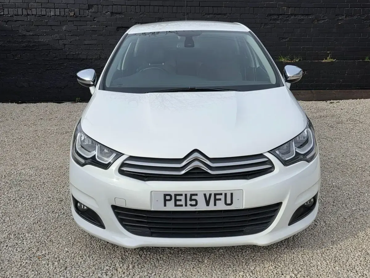 Begagnad Citroën C4 Flair 114 HK (83 kW) 2015 Vit Halvkombi