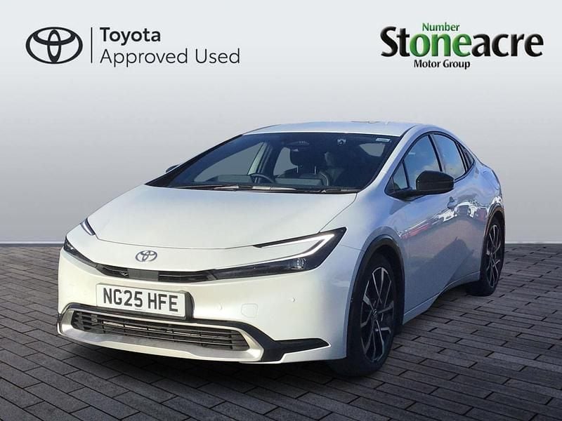 Used Toyota Prius 2025 White Hatchback