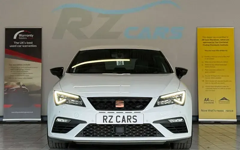 Used Seat Leon CUPRA 290 HP (213 kW) 2019 White Hatchback