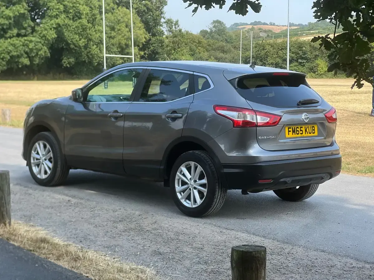 Used Nissan Qashqai Acenta Premium 115 HP (84 kW) 2016 Grey SUV