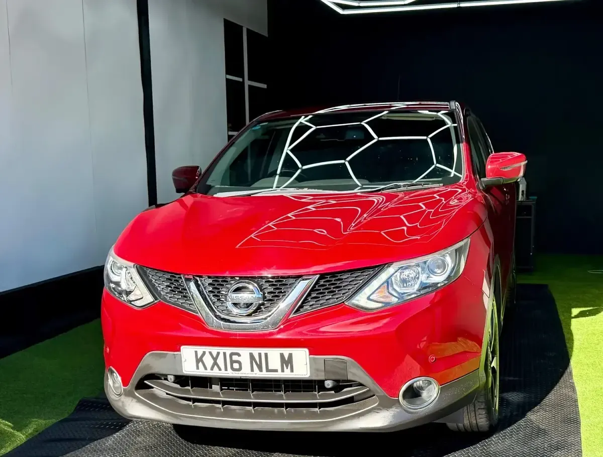 Used Nissan Qashqai N-Connecta 110 HP (80 kW) 2016 Red SUV