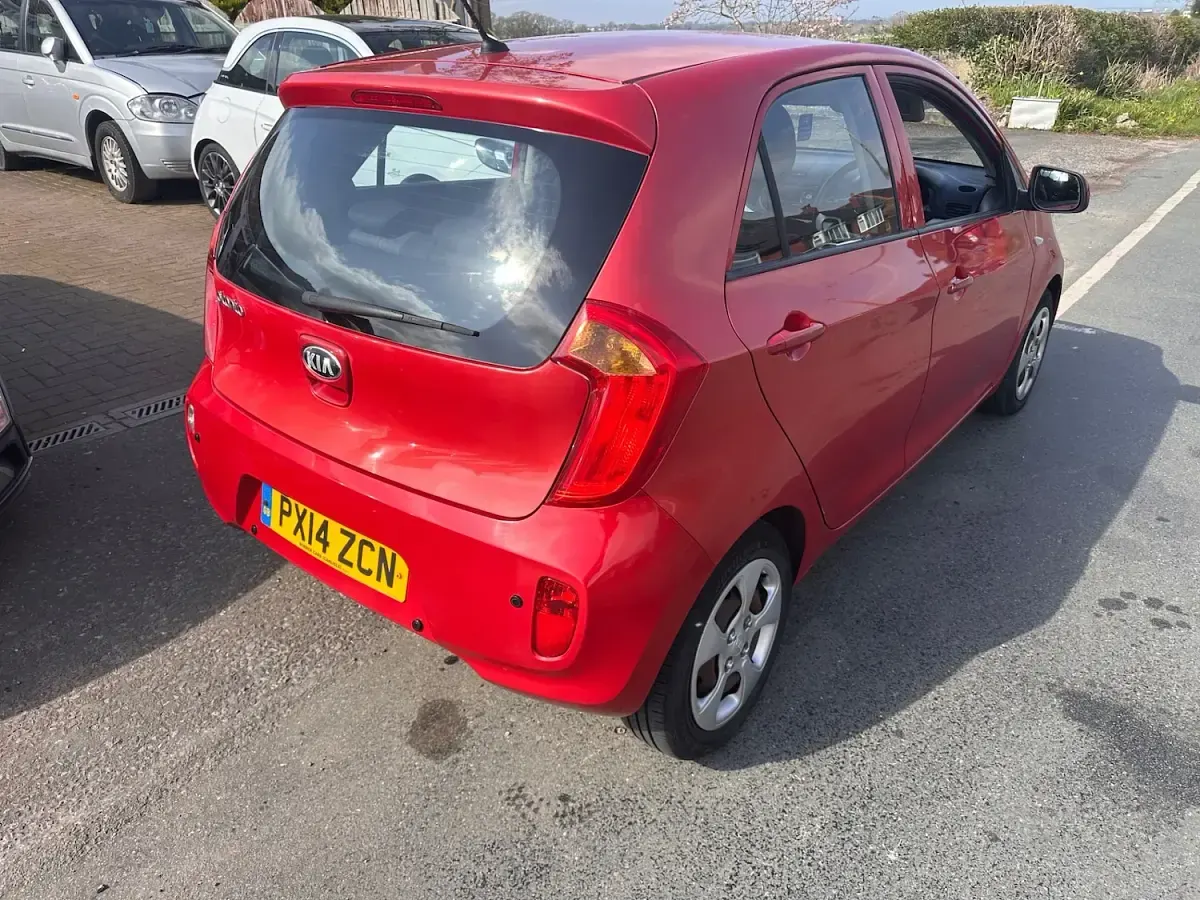 Used Kia Picanto Air 68 HP (50 kW) 2014 Red Hatchback