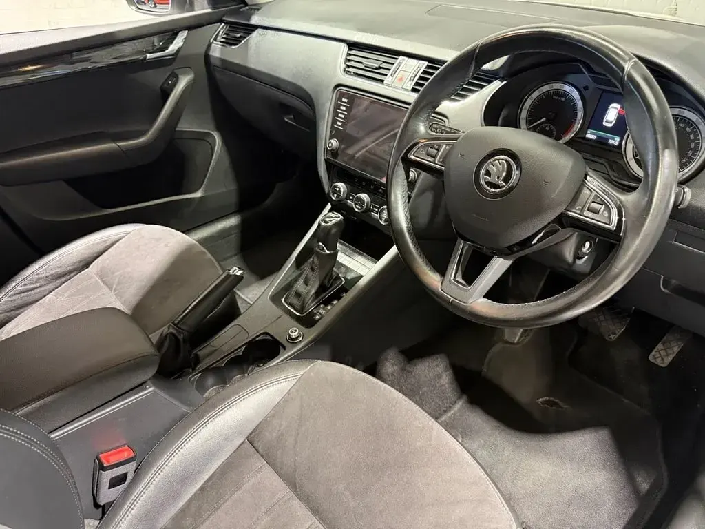 Used Skoda Octavia SE L 115 HP (84 kW) 2017 White Estate