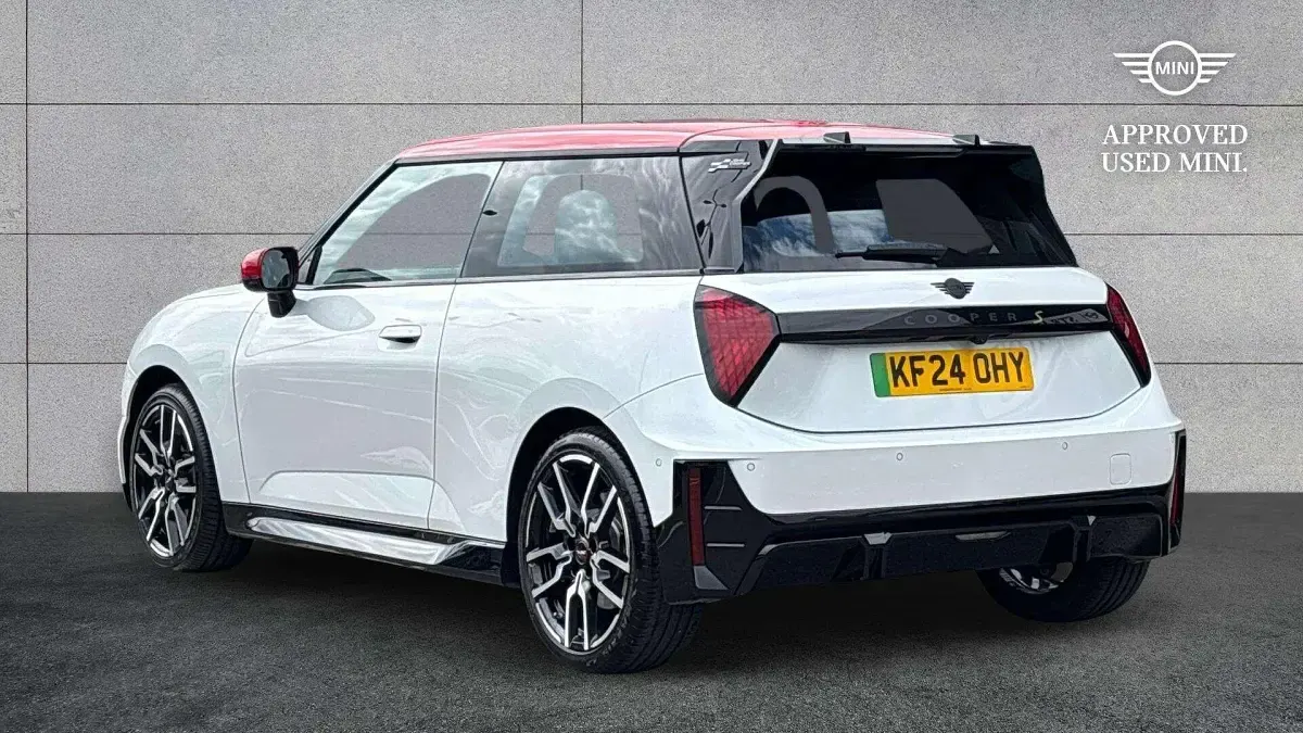 Used Mini Cooper SE Hatch 158 kW (215 HP) 2024 White Hatchback