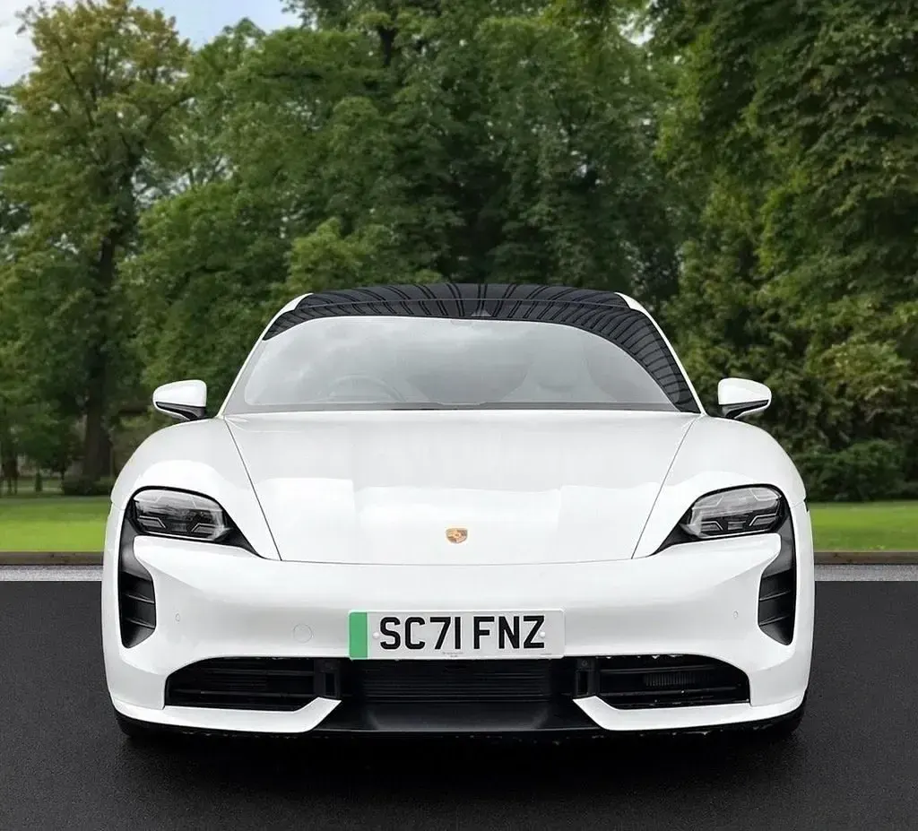Usado Porsche Taycan Performance Package 500 kW (680 HP) 2021 Branco Sedan